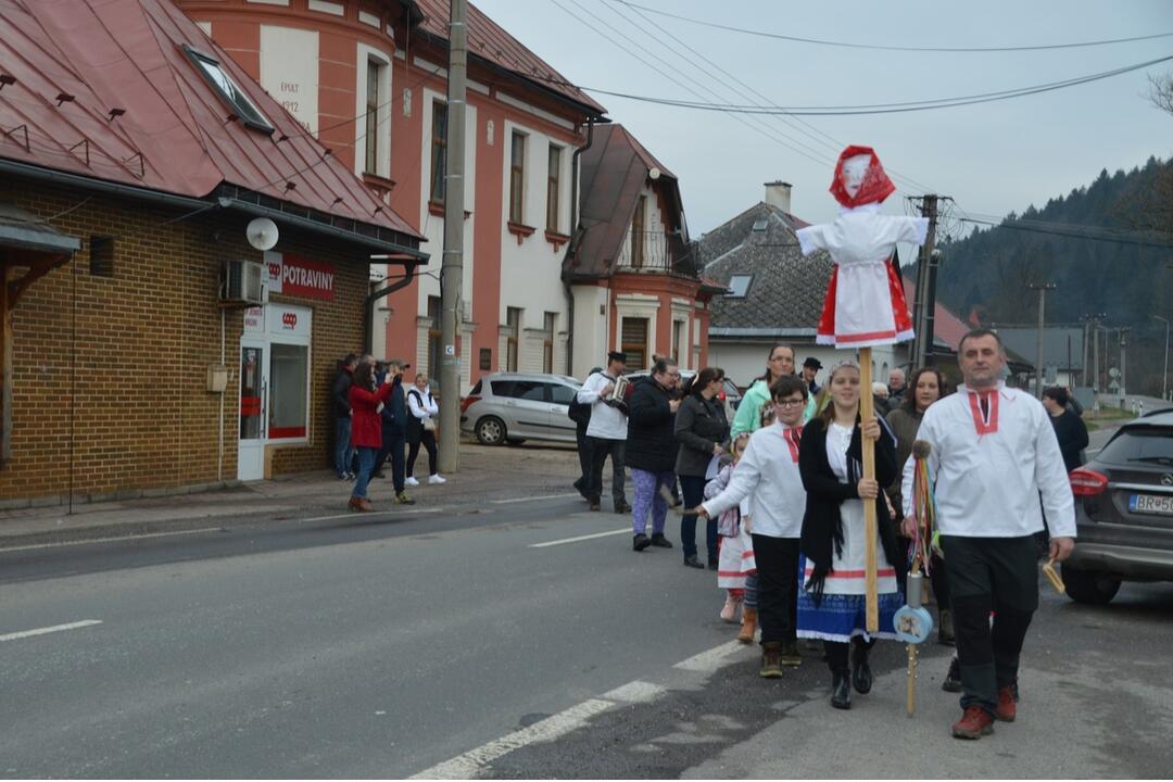 FOTO: Pálenie Moreny v Bujakove, foto 3