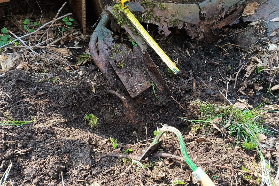 FOTO: Pri zaniknutých obciach na strednom Slovensku našli starú vojenskú techniku, foto 7