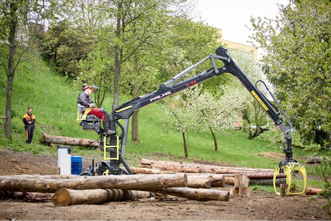 FOTO: Študenti lesníckej školy v Banskej Štiavnici dostali novú techniku, foto 6