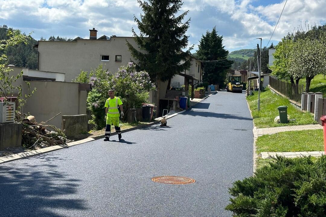 FOTO: Bystričania čakali na túto cestu desaťročia. Jej rekonštrukcia stála 130-tisíc eur, foto 3