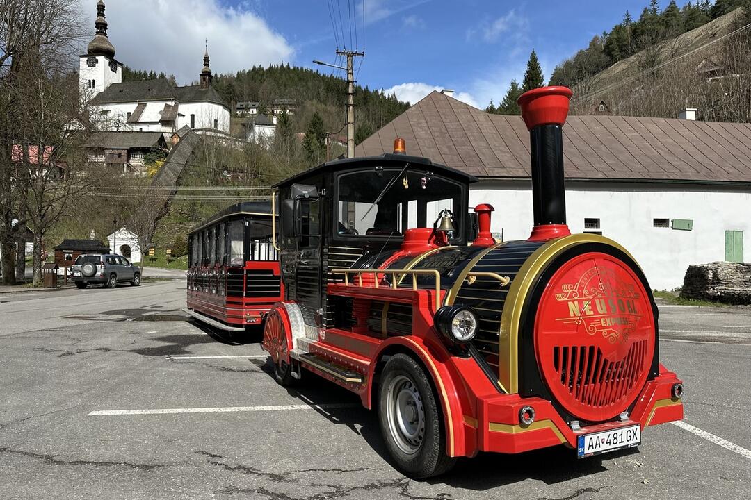 FOTO: Do ulíc v Banskej Bystrici sa vráti obľúbený turistický vláčik, foto 4