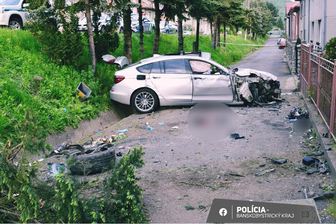 FOTO: Dopravná nehoda v Klenovci mala tragické následky, foto 3