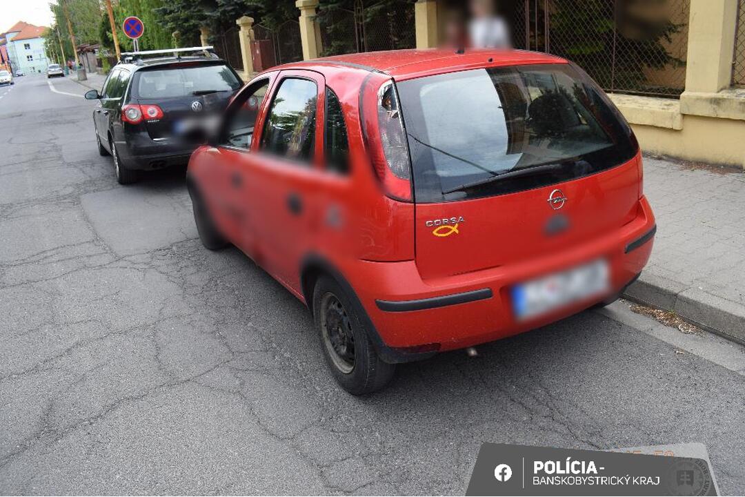 FOTO: Zdrogovaný vodič sa v Lučenci zrazil s motorkou. Už trikrát mu zakázali šoférovať, foto 1