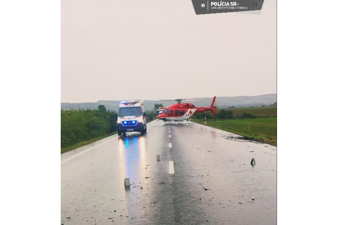 FOTO: Dodávka čelne narazila do kamióna medzi Pincinou a Hornou Slatinkou, foto 4