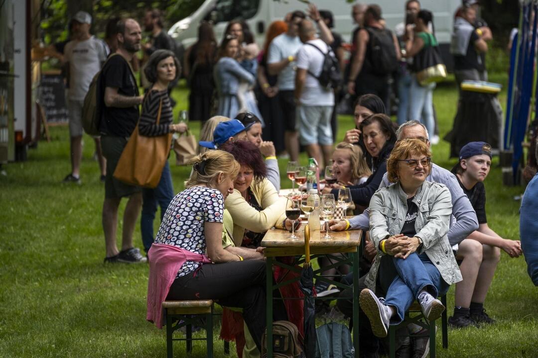 Žiarsky park ožil. Zaplnili ho priaznivci dobrého vína, foto 5