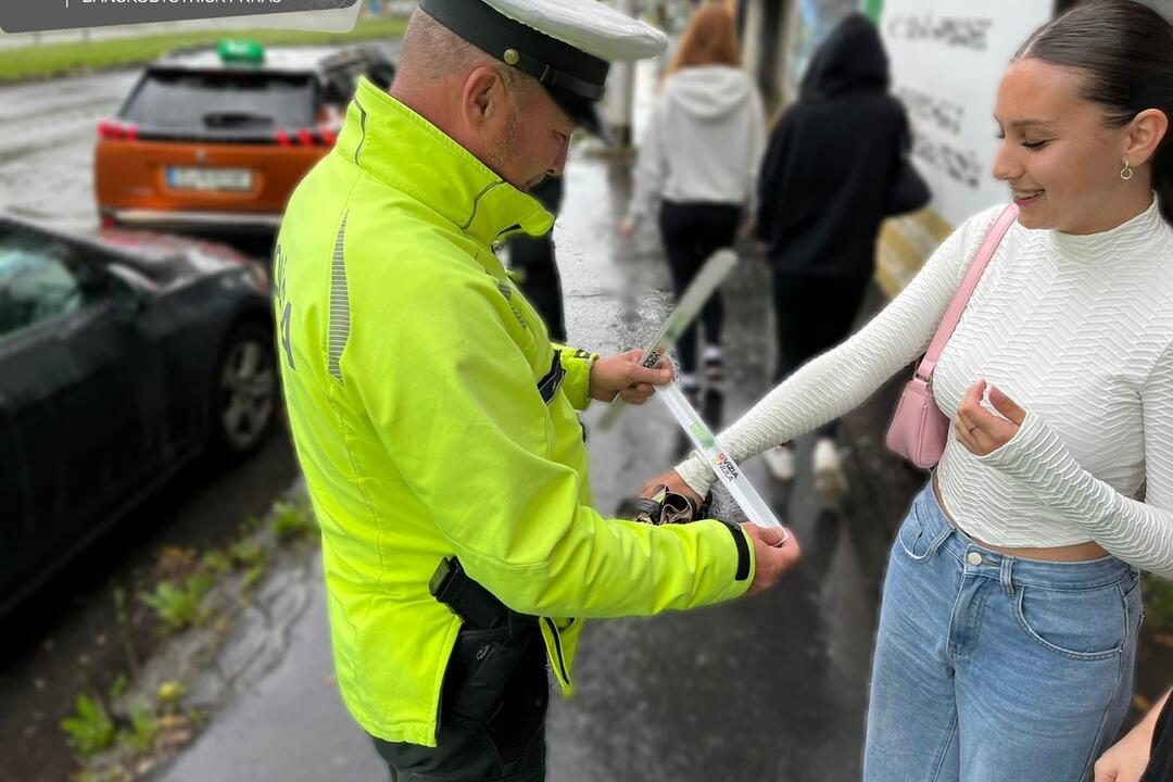 FOTO: Policajti kontrolovali chodcov a cyklistov v Banskobystrickom kraji, foto 5