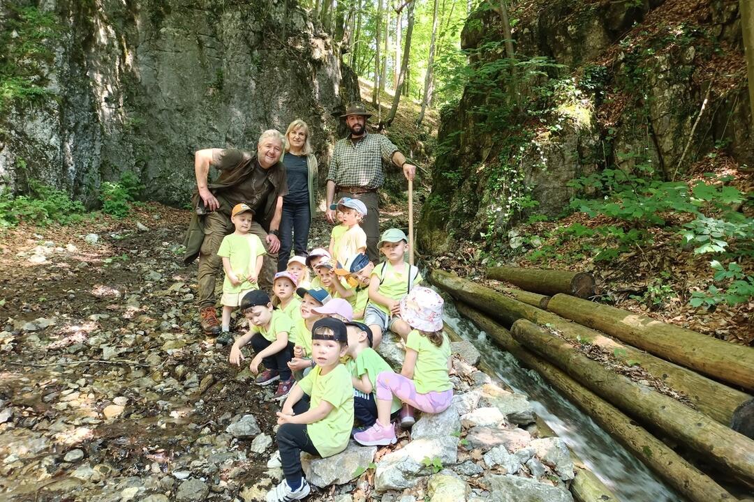 FOTO: Ako prebieha lesná pedagogika? Žiaci vymenili školskú triedu za les, foto 4