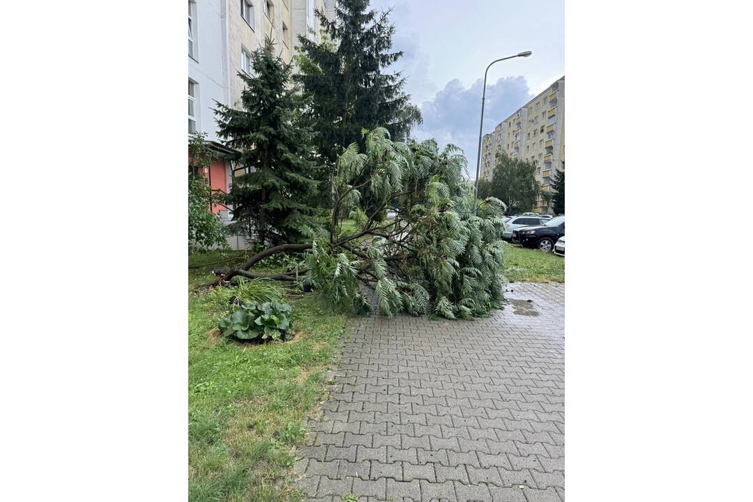 FOTO: Ničivá búrka sa prehnala Zvolenom, foto 13