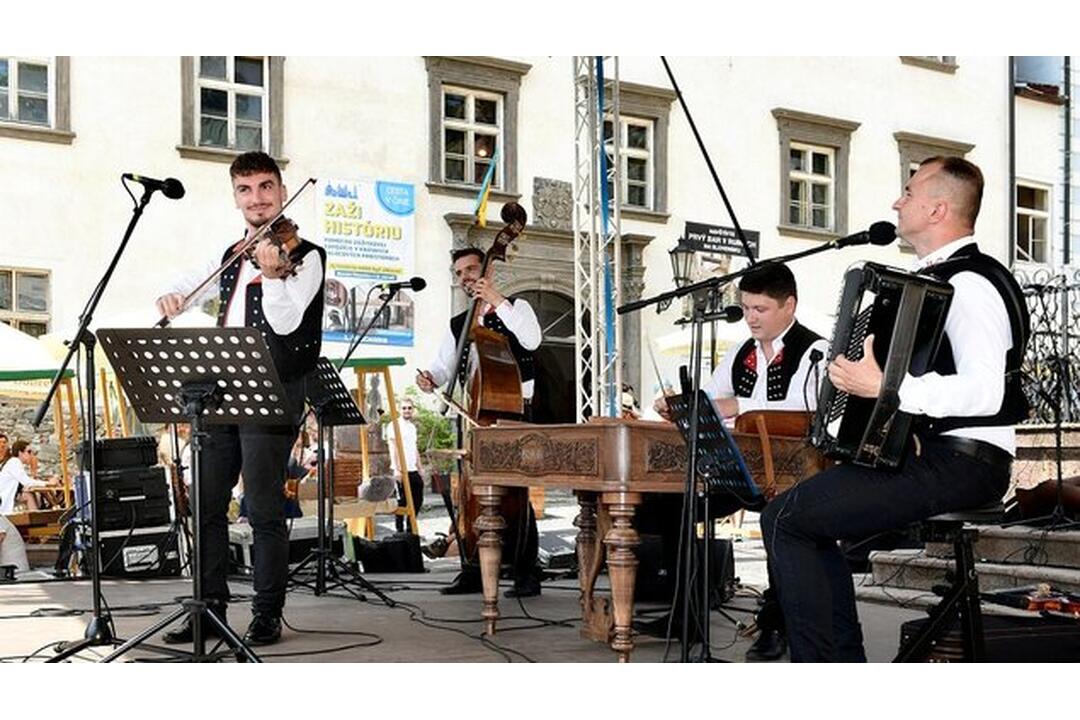 FOTO: Do Banskej Štiavnice putuje stovka remeselníkov. Aj tento rok sa tu koná podujatie Nezabudnuté remeslá , foto 1