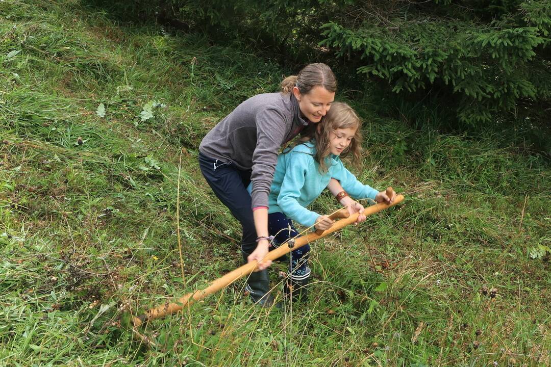 FOTO: Už šiesty rok dobrovoľníci kosili Kopanecké lúky, foto 12