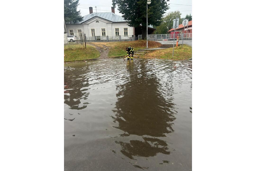 FOTO: Búrka potrápila aj Žarnovicu. Pozrite si, kde pomáhali miestni hasiči, foto 6