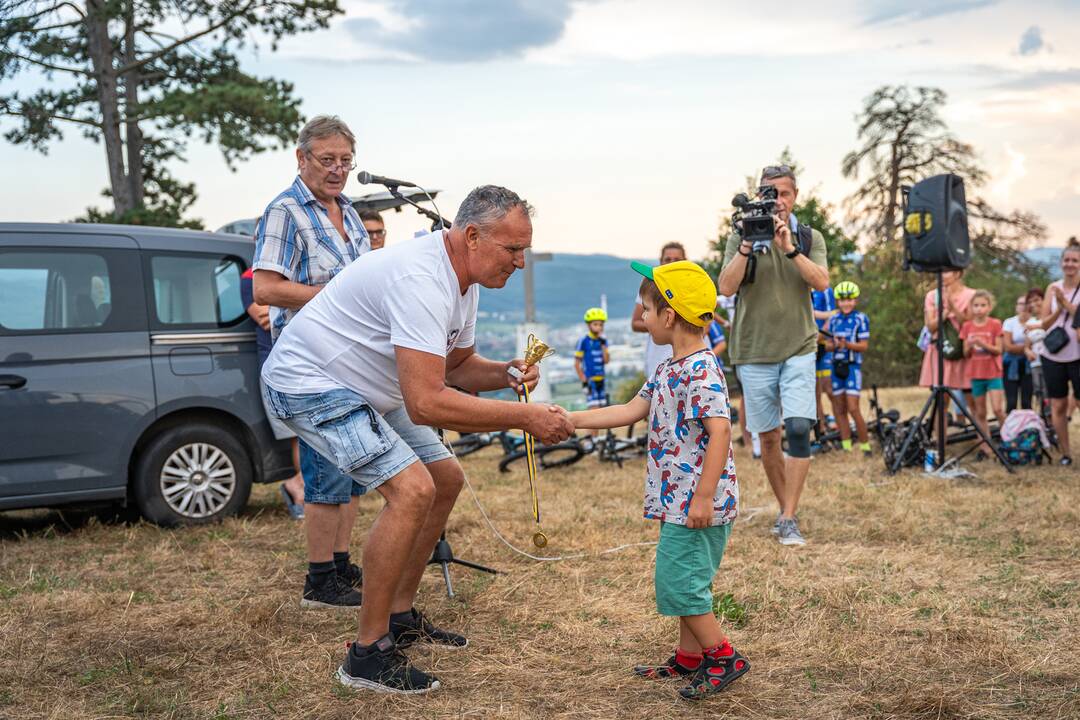 FOTO: 21. ročník Beh SNP do vrchu na Šibeničný vrch, foto 22