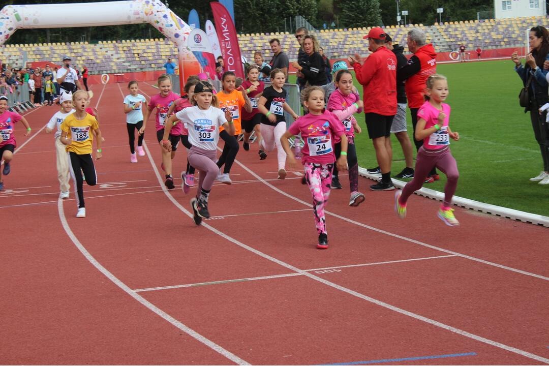 FOTO: Na atletickom štadióne na Štiavničkách súťažili najmenší atléti, foto 4