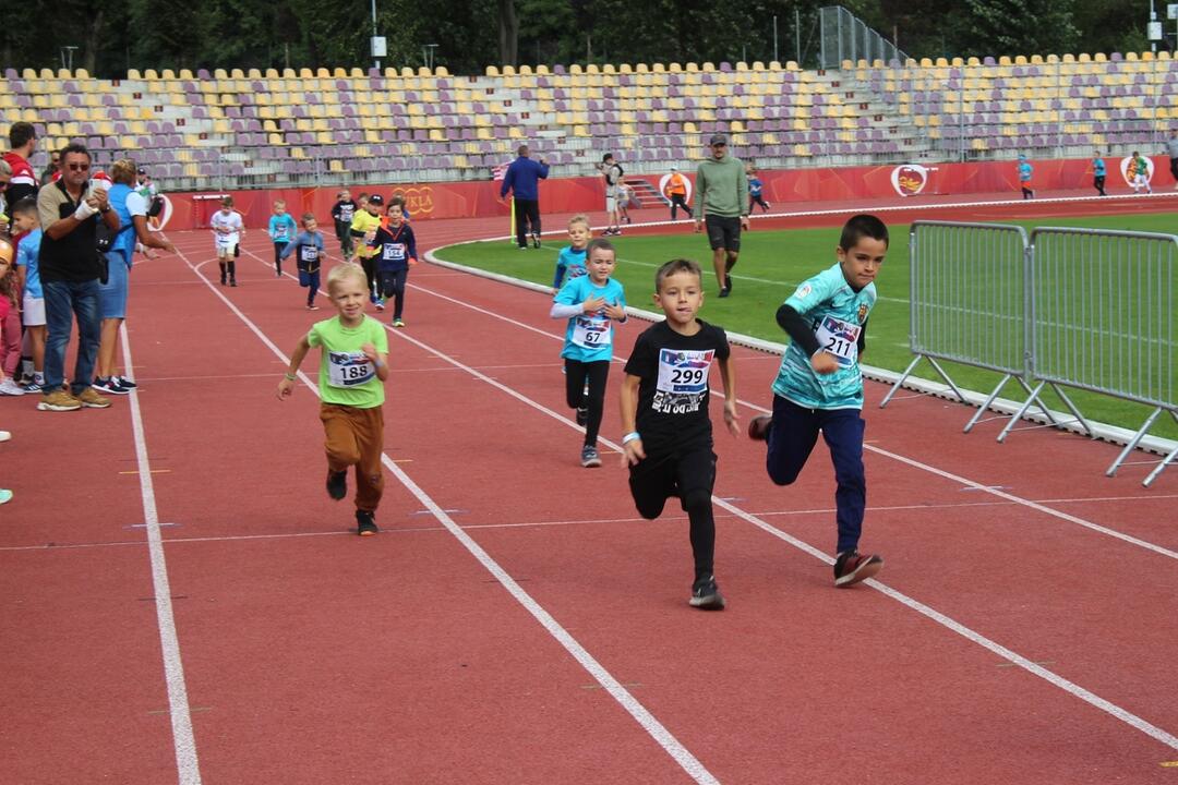 FOTO: Na atletickom štadióne na Štiavničkách súťažili najmenší atléti, foto 10