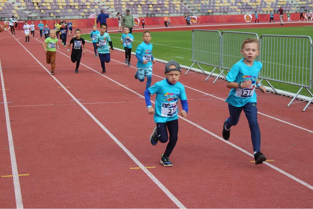 FOTO: Na atletickom štadióne na Štiavničkách súťažili najmenší atléti, foto 11