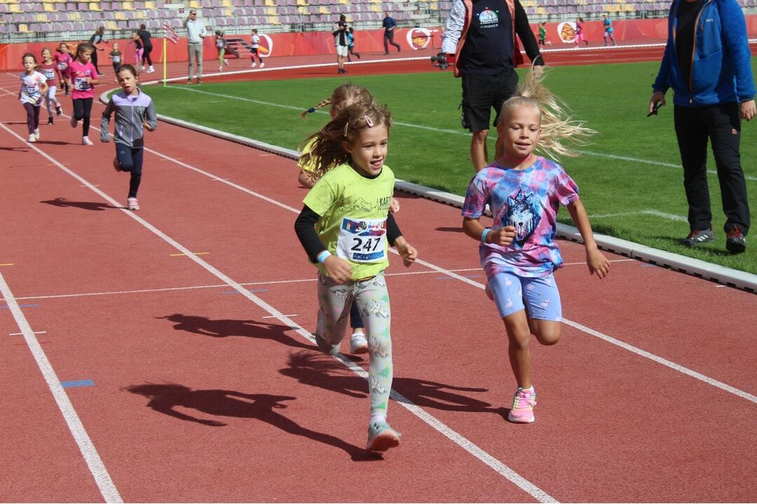 FOTO: Na atletickom štadióne na Štiavničkách súťažili najmenší atléti, foto 17