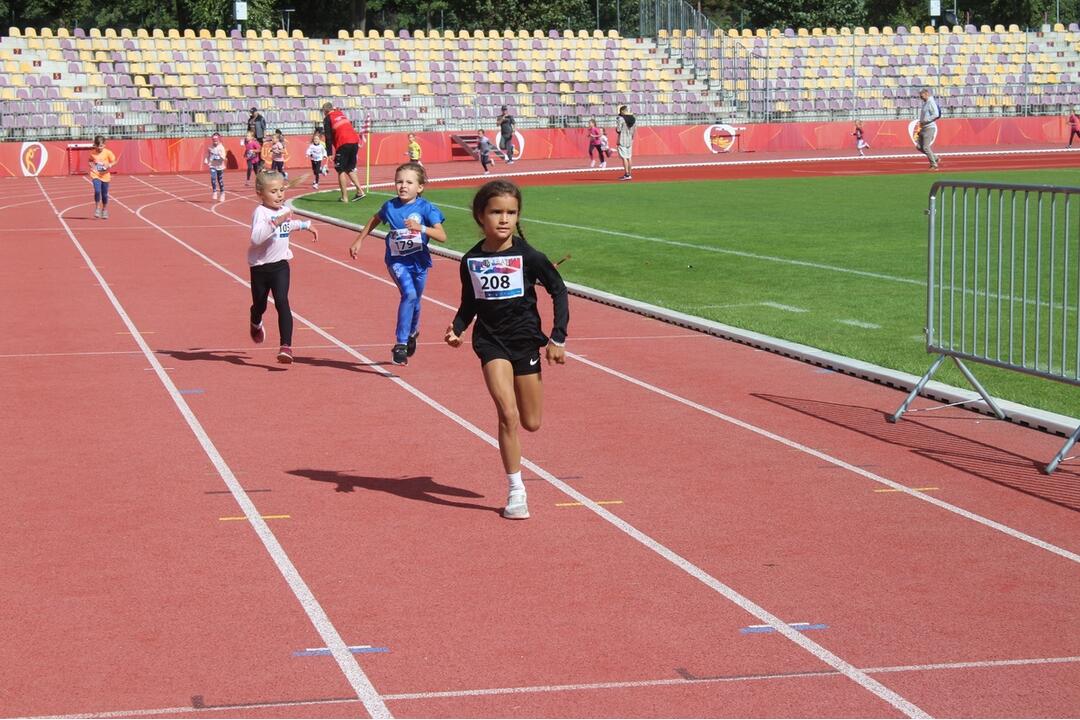 FOTO: Na atletickom štadióne na Štiavničkách súťažili najmenší atléti, foto 18