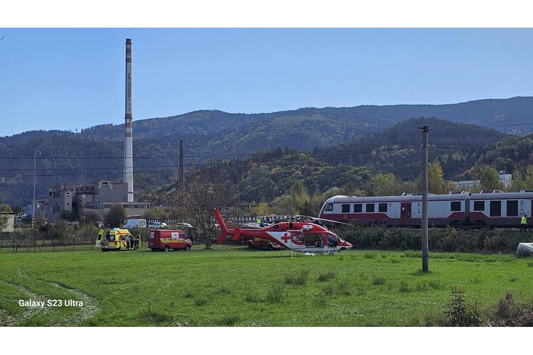 FOTO: V Dubovej sa zrazil vlak s osobným autom, foto 6