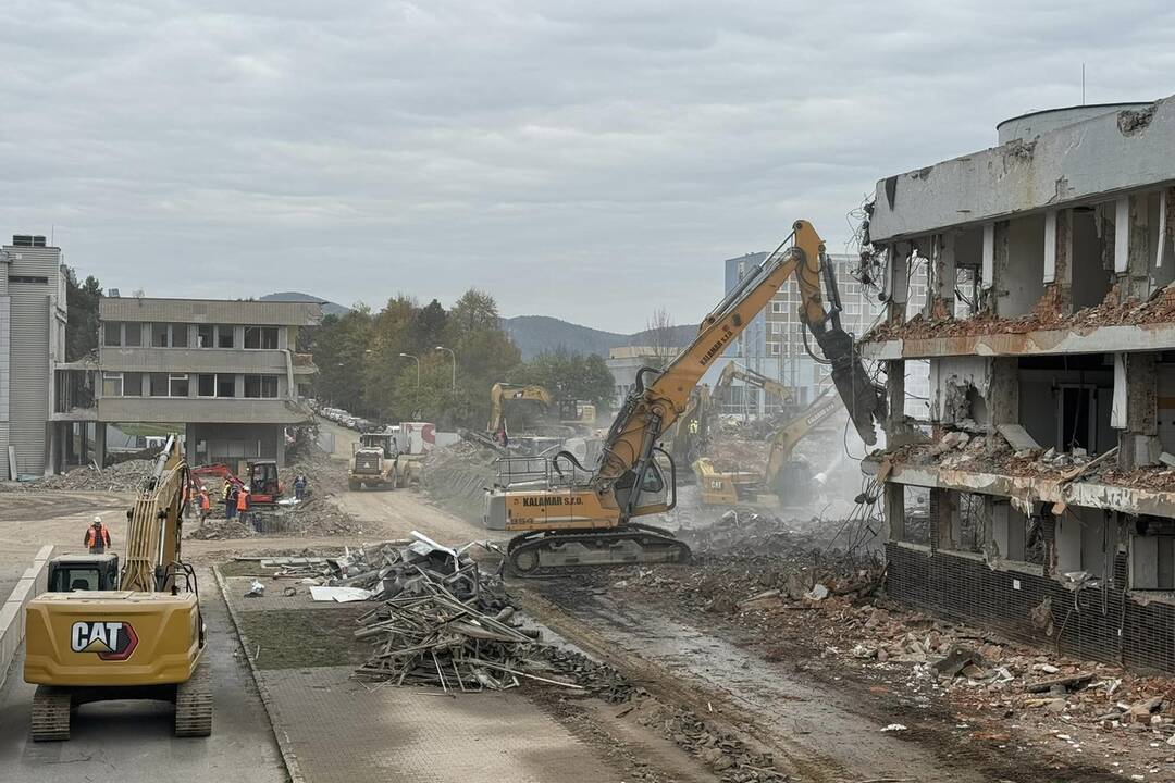 FOTO: Na stavbu Rooseveltovej nemocnice prišli zástupcovia štátu, foto 4