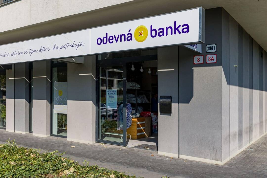 FOTO: Odevná banka pomáha jednorodičom, ktorí si nemôžu dovoliť oblečenie pre seba a svoje deti, foto 2