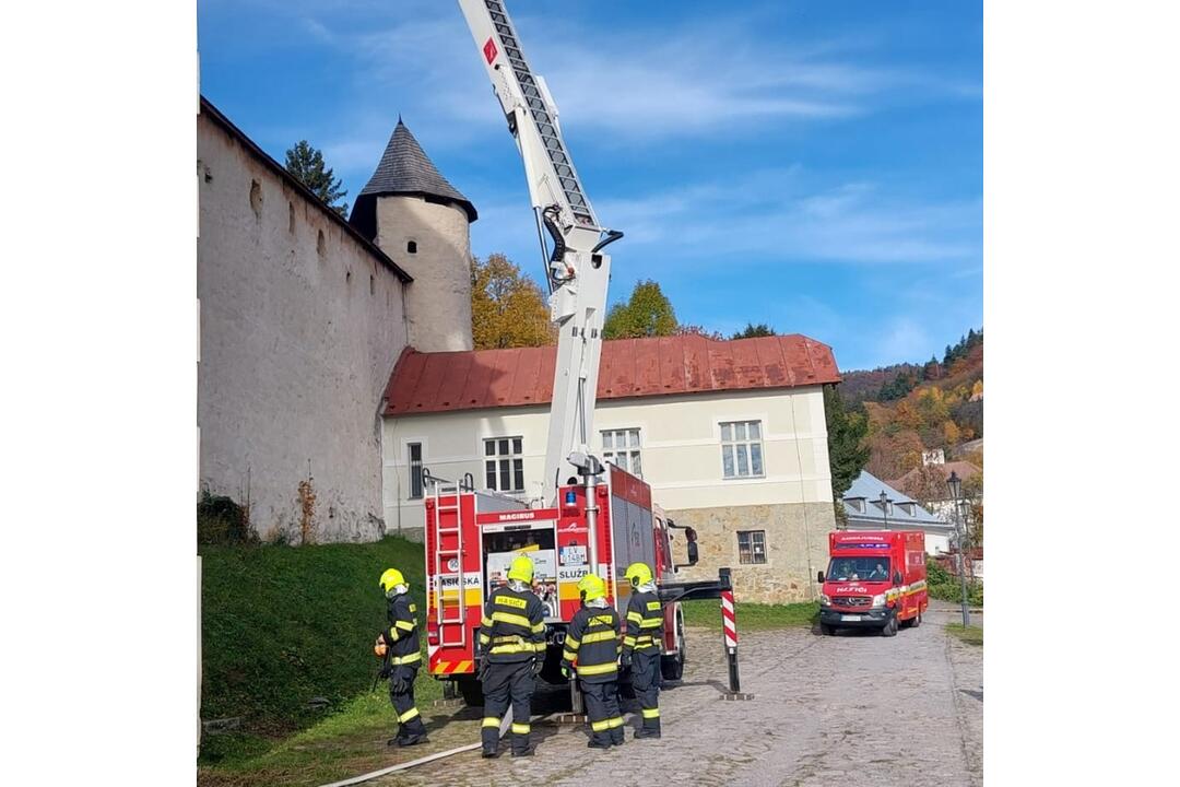 FOTO: Hasiči z celého regiónu si preverovali svoje schopnosti na Starom zámku, foto 4