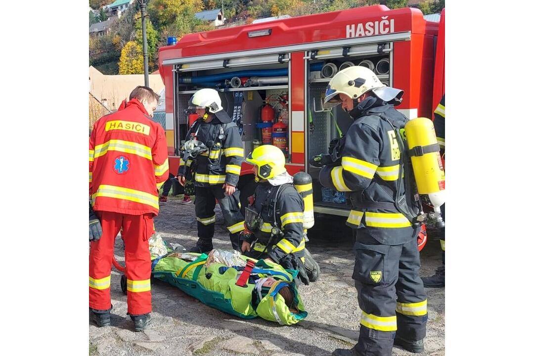 FOTO: Hasiči z celého regiónu si preverovali svoje schopnosti na Starom zámku, foto 10