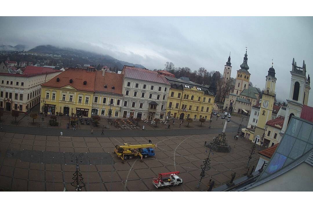 FOTO: Vianočný stromček už zdobí námestie, foto 2