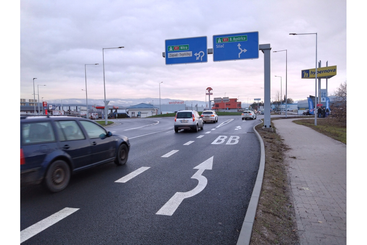 FOTO: Vo Zvolene na Rákoši slávnostne otvorili novú križovatku. Pozrite si zábery, foto 1