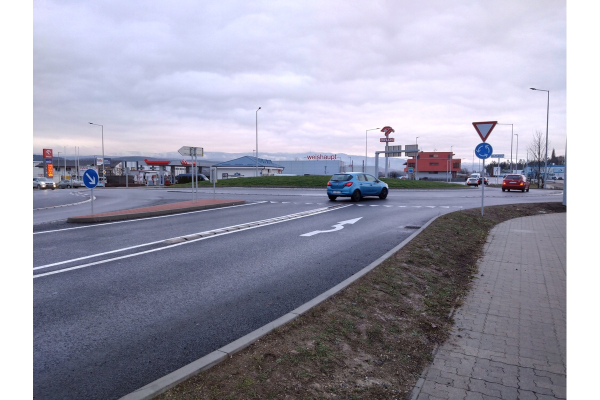 FOTO: Vo Zvolene na Rákoši slávnostne otvorili novú križovatku. Pozrite si zábery, foto 6