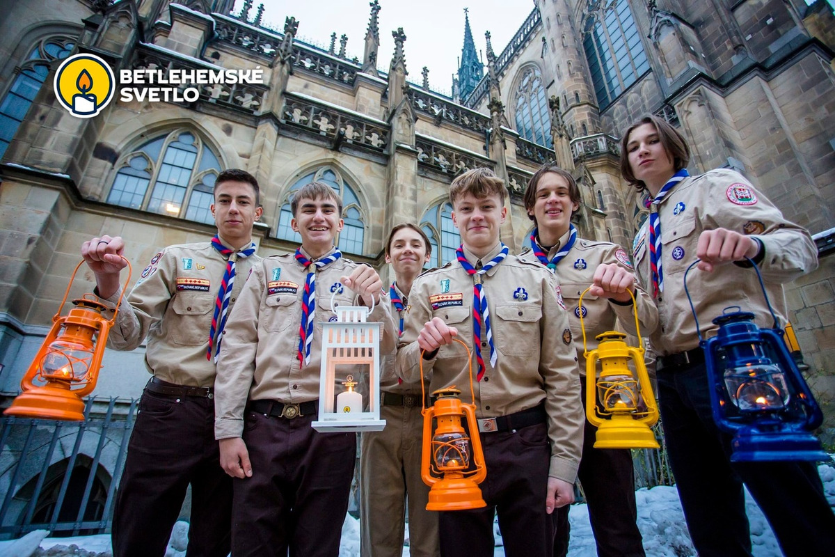 FOTO: Svetlo putovalo priamo do prezidentského paláca, foto 9