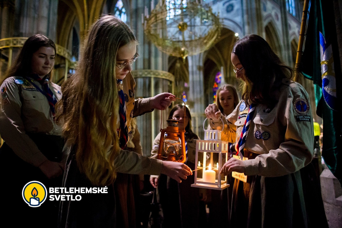 FOTO: Svetlo putovalo priamo do prezidentského paláca, foto 19