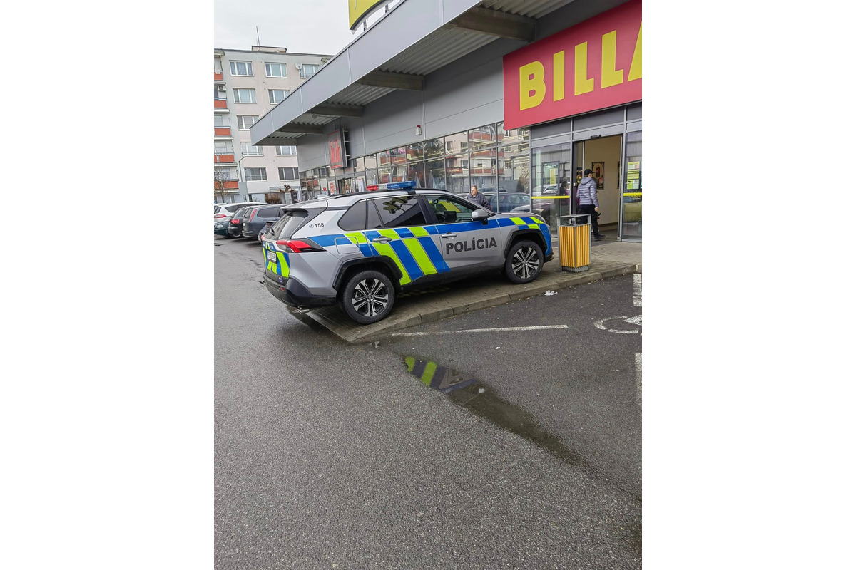 FOTO: Môže takto parkovať polícia v Krupine? Miroslava odpoveď policajta nahnevala, foto 3