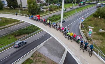 FOTO: Zamestnanci mestského úradu dostali nové e-bicykle